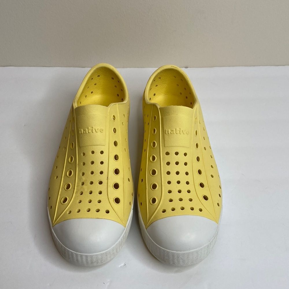 Native Jefferson Water Shoes Yellow Slip On Sneaker Shoe Size 2 - Picture 2 of 12
